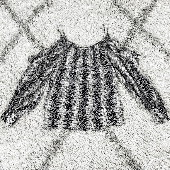 Parker Cold Shoulder Cuff Sleeve Animal Print 100% Silk Blouse Size S - Picture 3 of 8